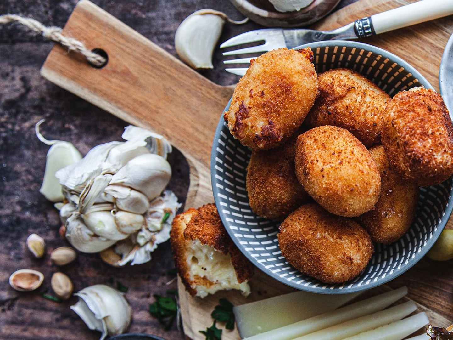 Spanska pinchos - frasiga kroketter med serranoskinka