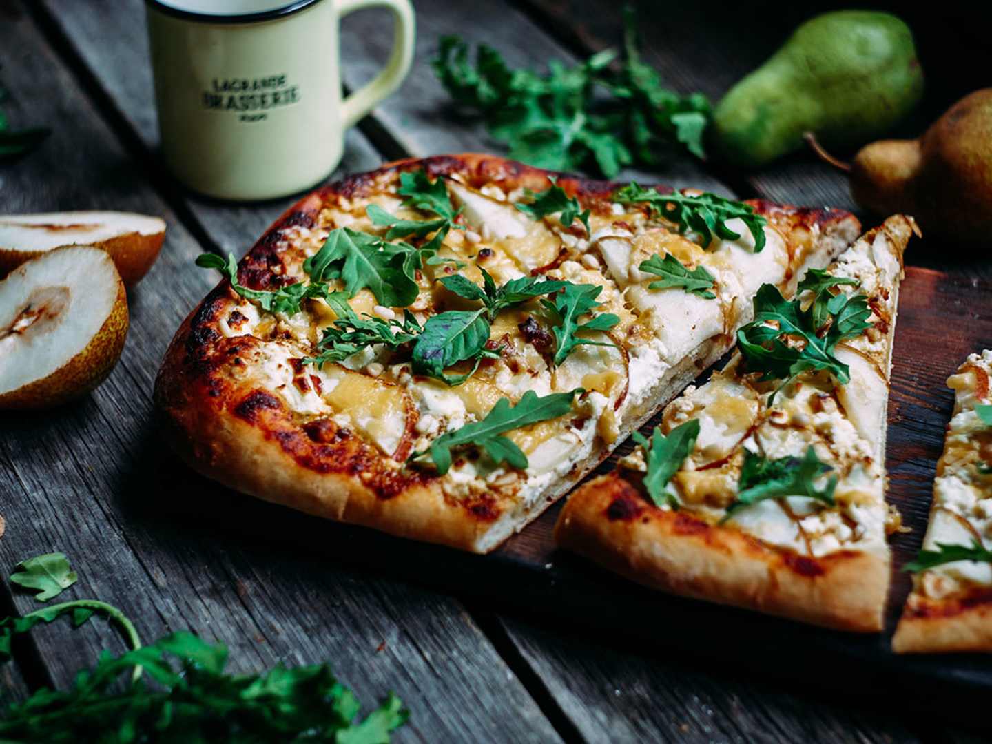 Pizza med chèvre och päron