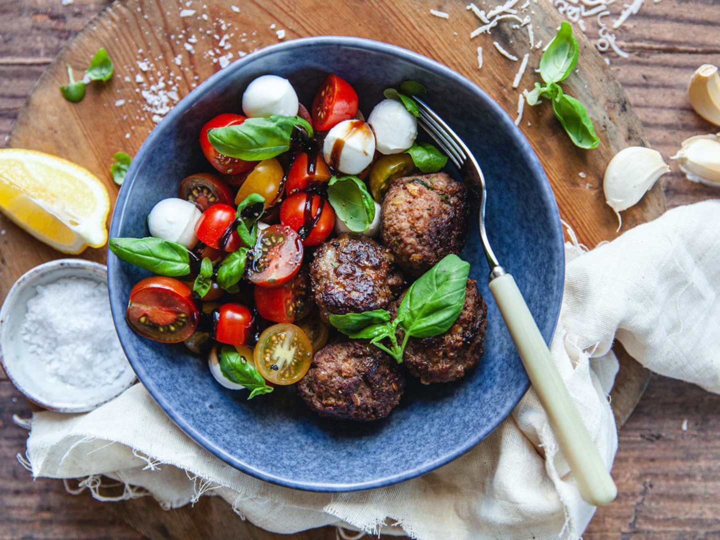 Polpette - italienska köttbullar med tomatsallad.