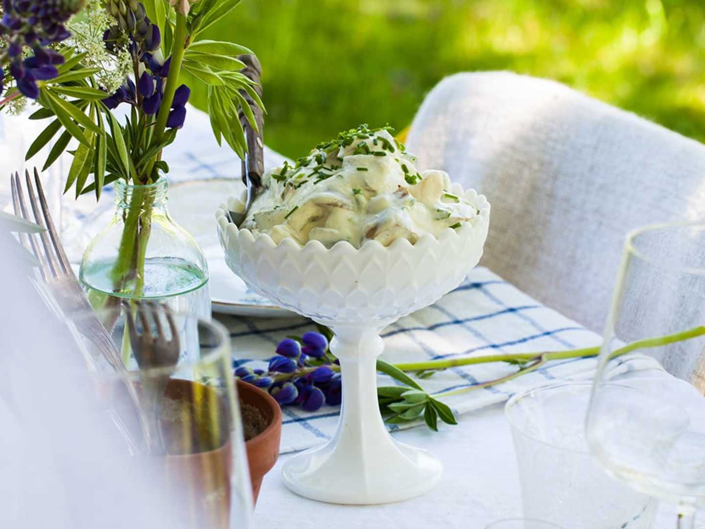 Potatissallad med gräslök och pepparrot.