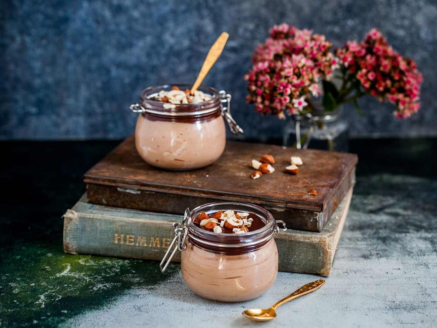 Krämig chokladmousse med romganache