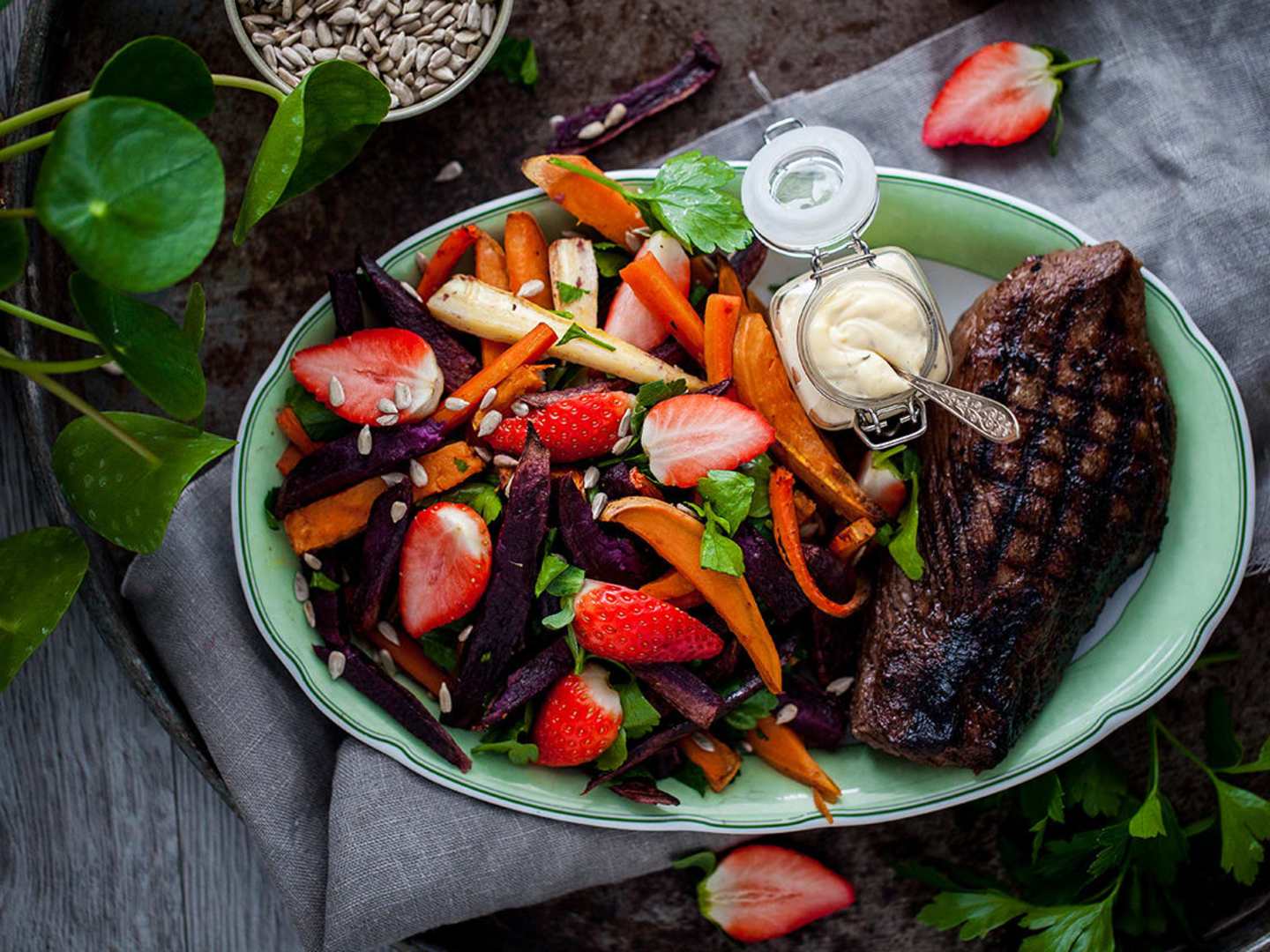 Grillad rostas med varm rotfruktssallad