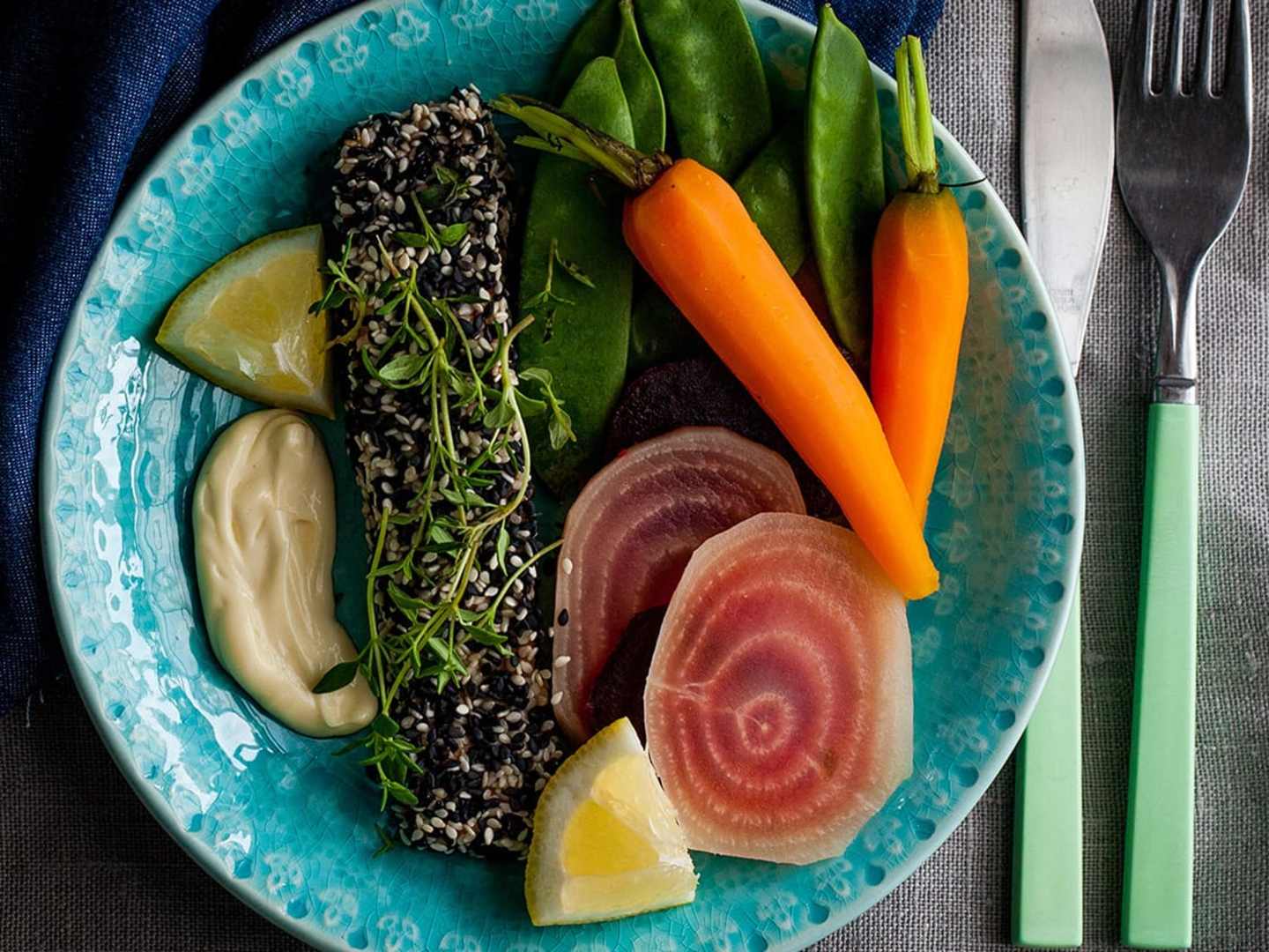 Sesampanerad lax med rotfrukter