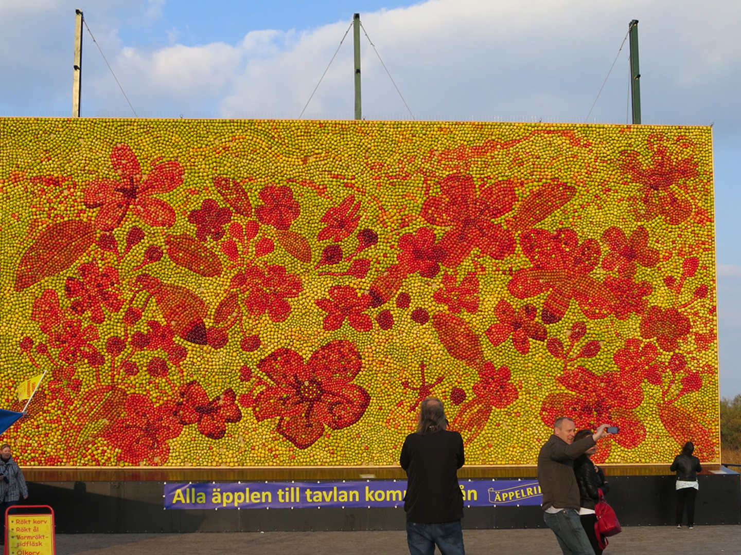 Bild på äppeltavla i Kivik