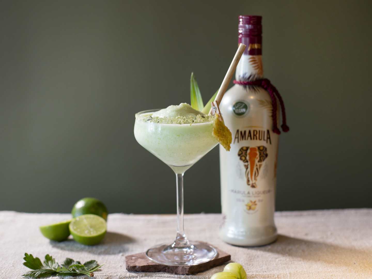 Amarula Vegan Coco & Goose med Amarula Vegan flaska i bakgrund