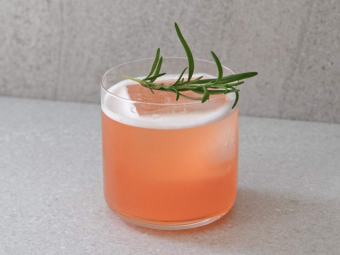 Drink med rabarber och rosmarin