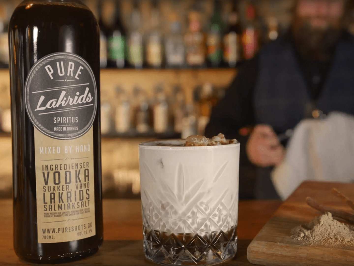 White Dane med Pure lakrids