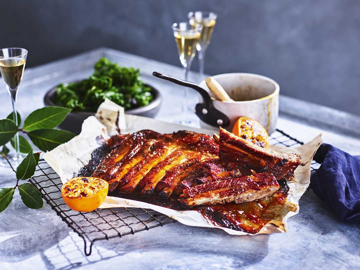 Glaserade revbensspjäll med smak av apelsin och kanel