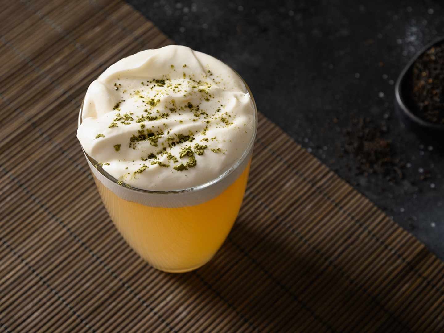 Gul drink med grädde