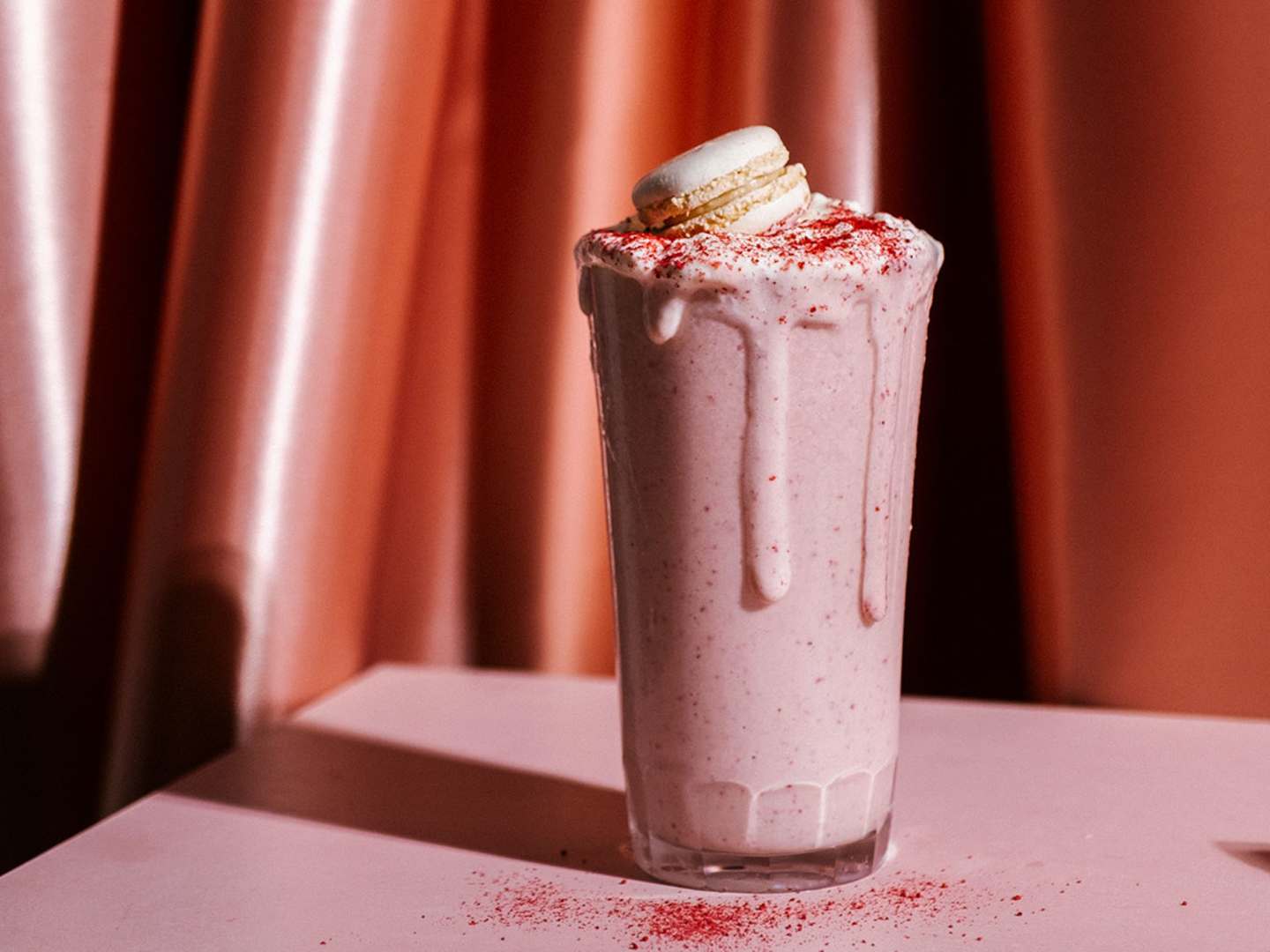 Milkshakedrink med jordgubbslikör