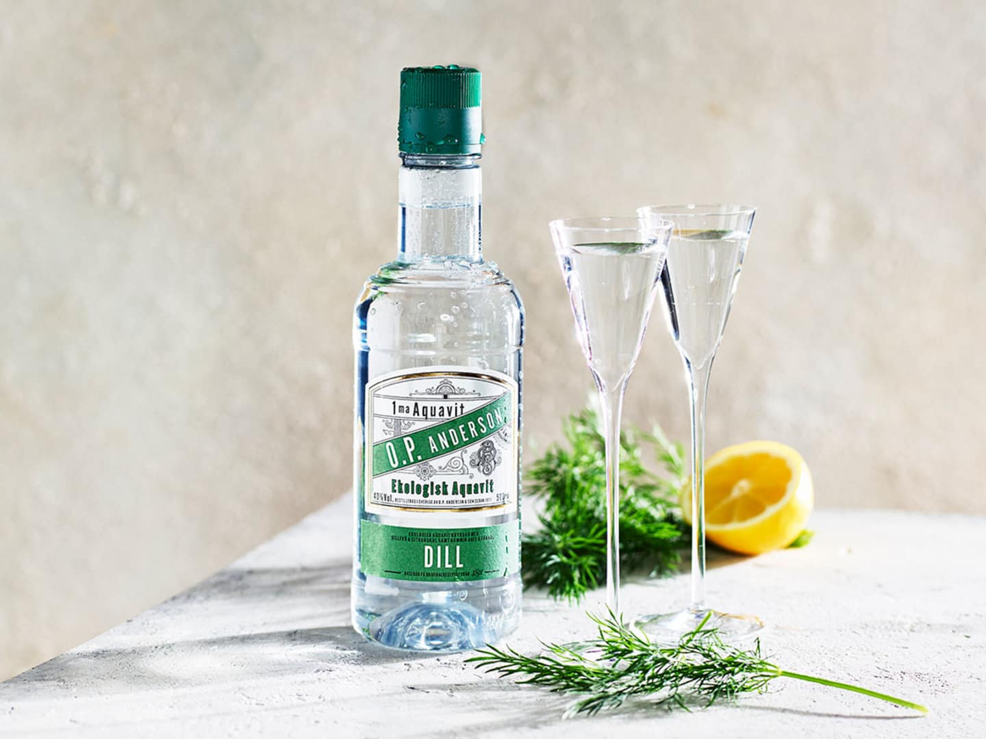 O.P. Anderson Dill Aquavit med två glas