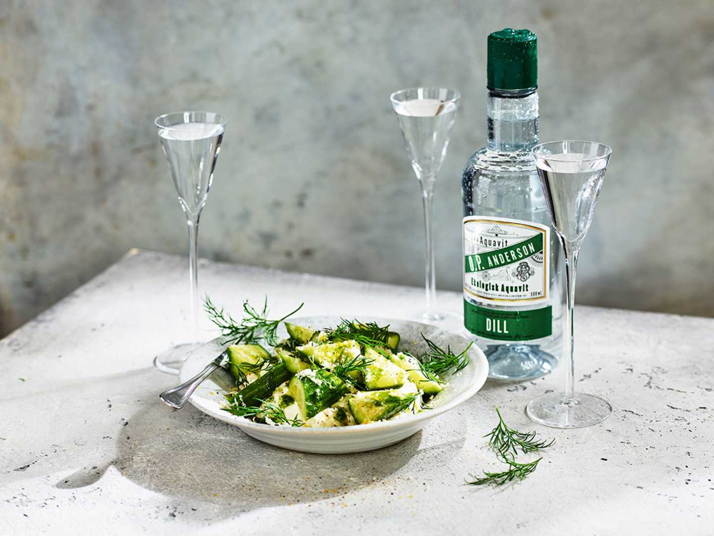 Snackgurka med citronsmetana, pepparrot och dill