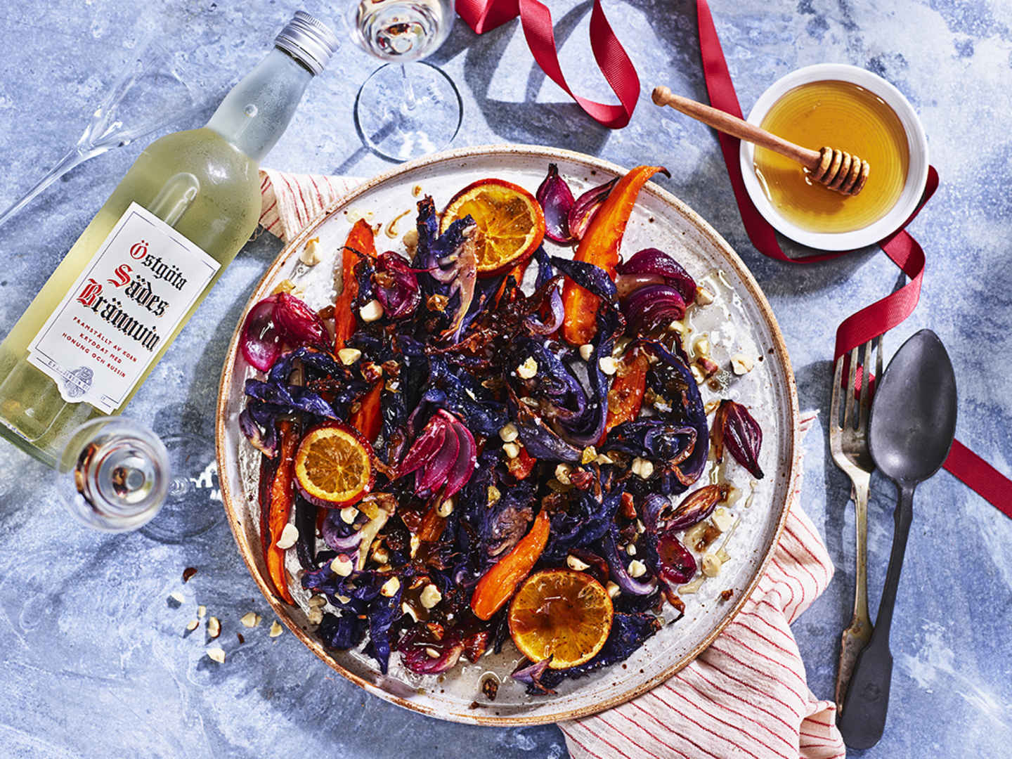 Ugnsbakad rödkål med vinägrett på brynt smör