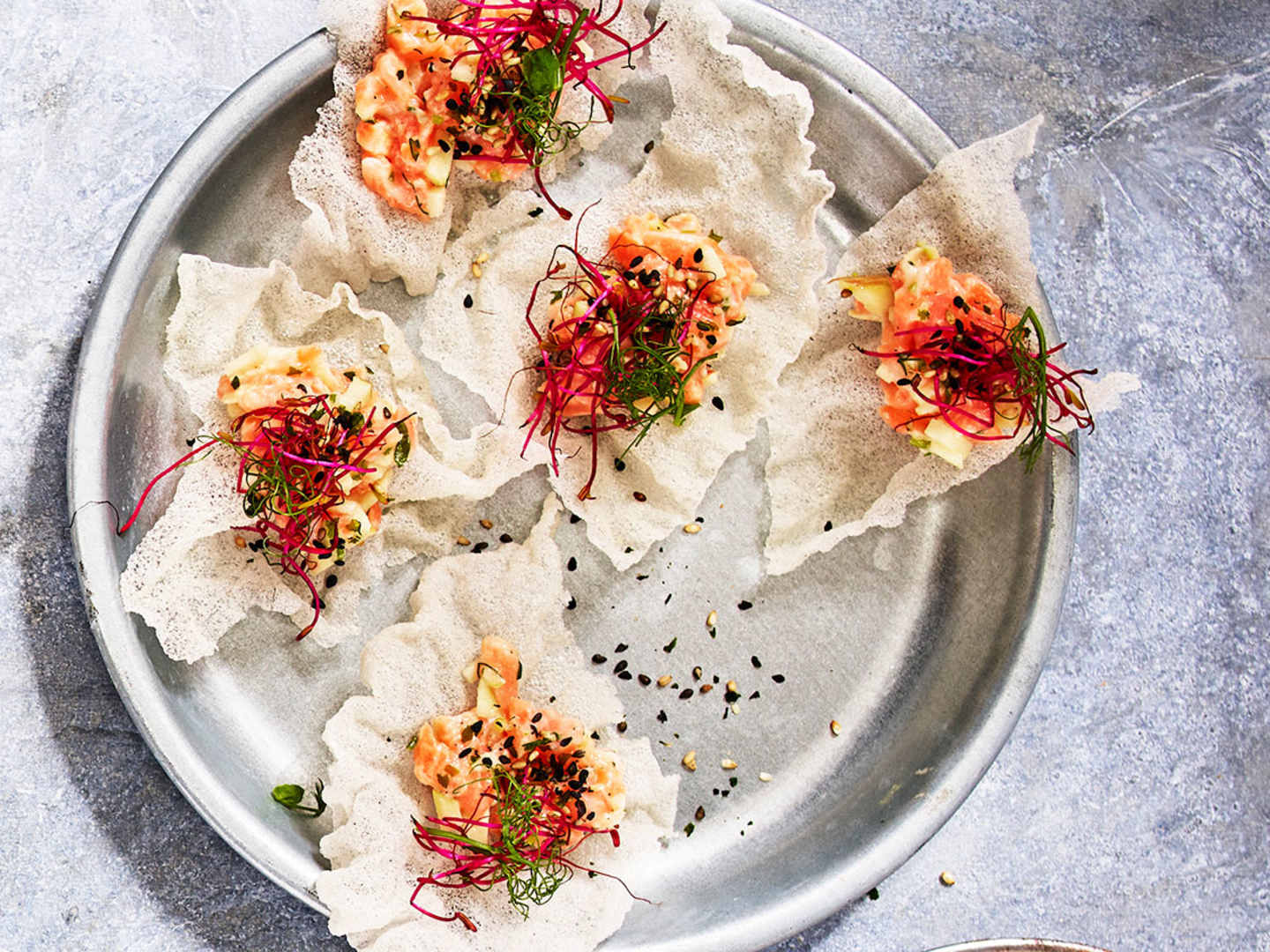 Asiatisk laxtartar med äpple och ingefära