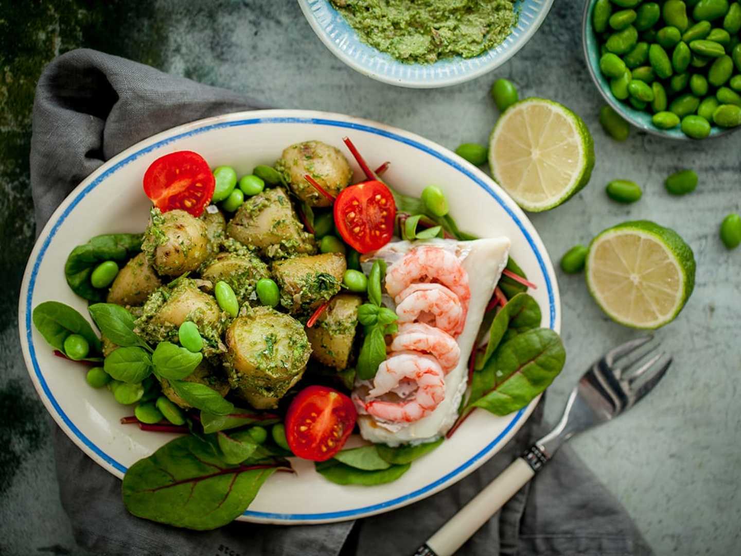 Ugnsbakad torskrygg med räkor och delikatesspotatis
