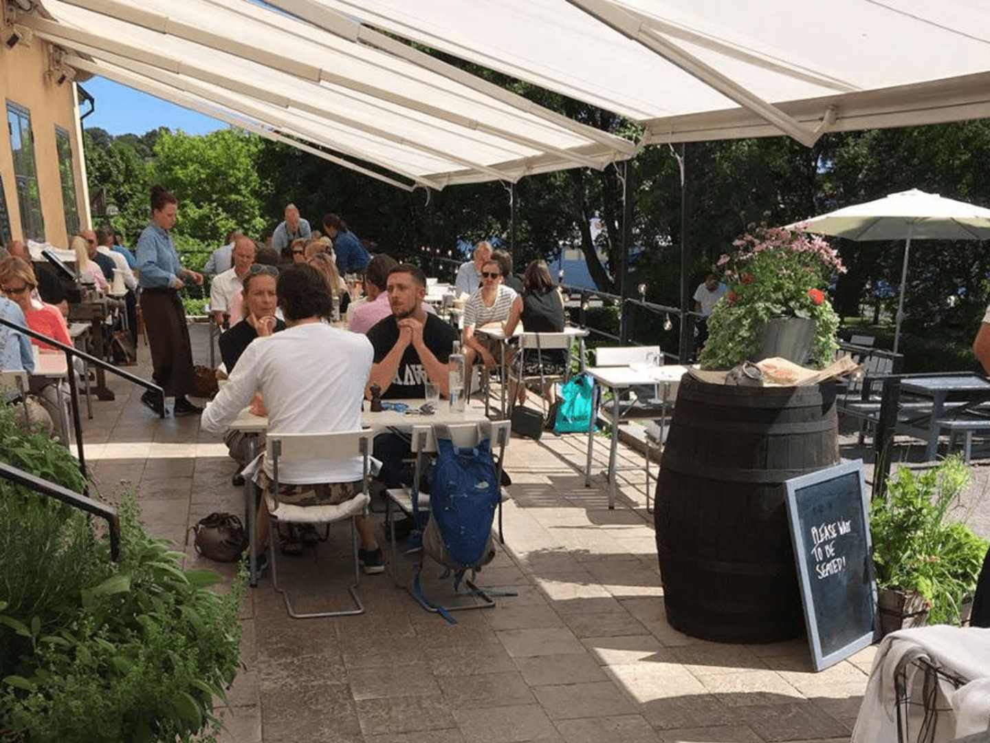 Långa Raden, en av Stockholms tre skönaste uteserveringar