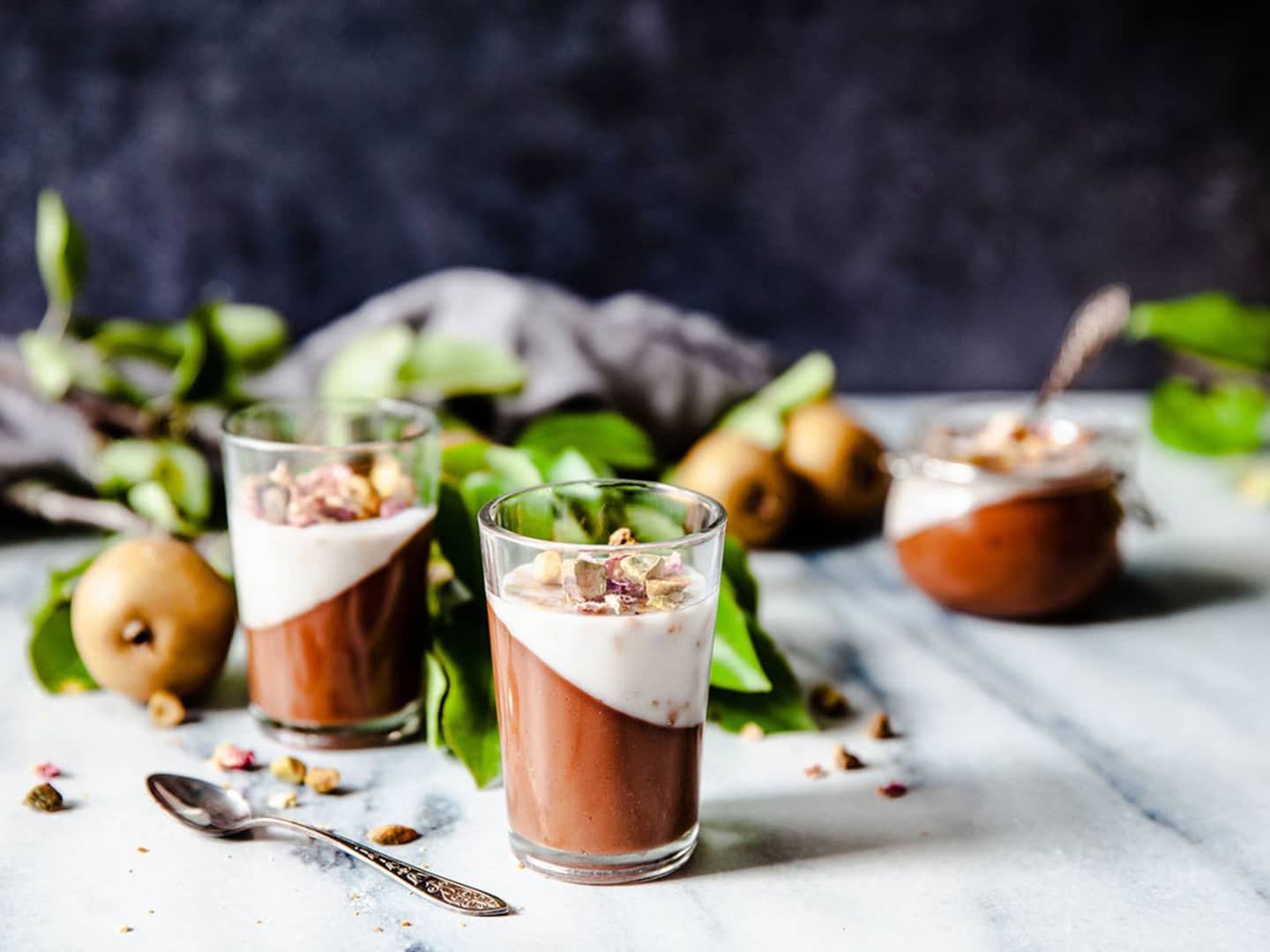 Vegansk pannacotta med smak av päron, kokos och choklad