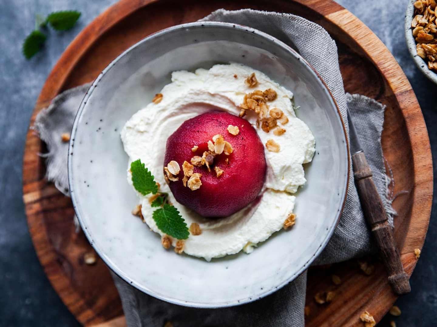 Vinkokta äpplen med mascarponekräm.