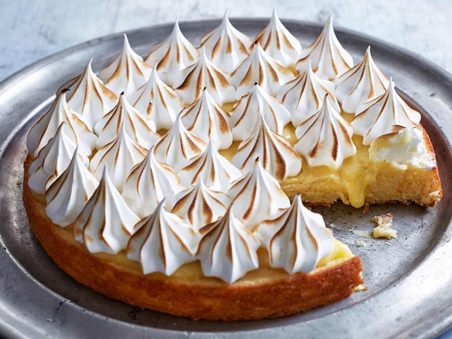 Vit kladdkaka med citron och italiensk maräng