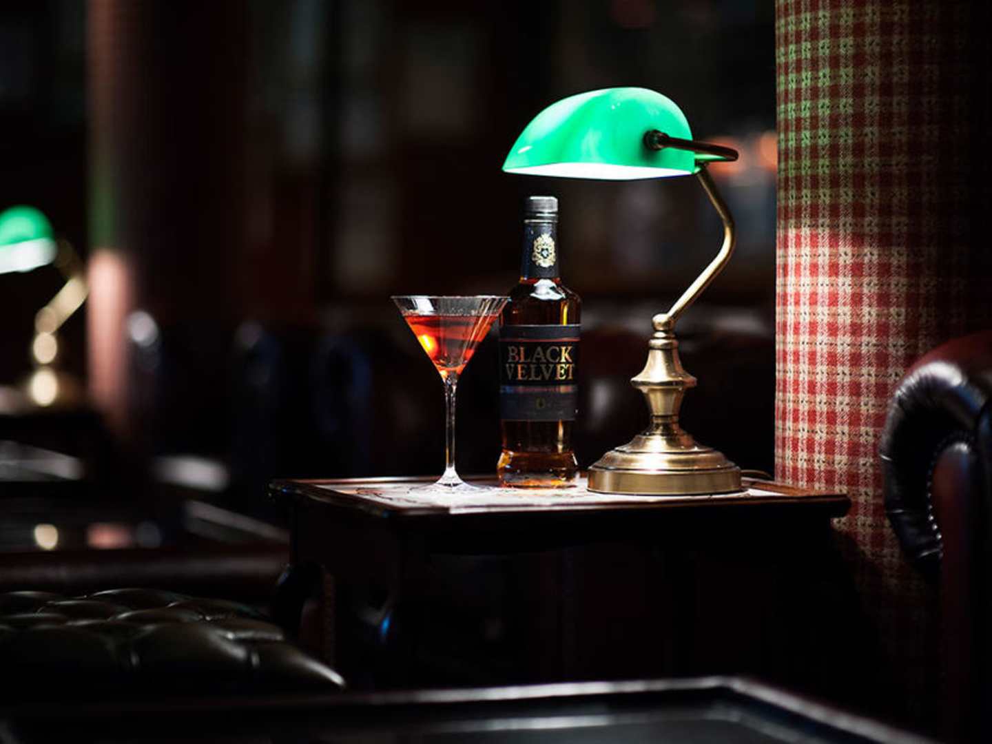 Black Velvet Whisky flaska med cocktail