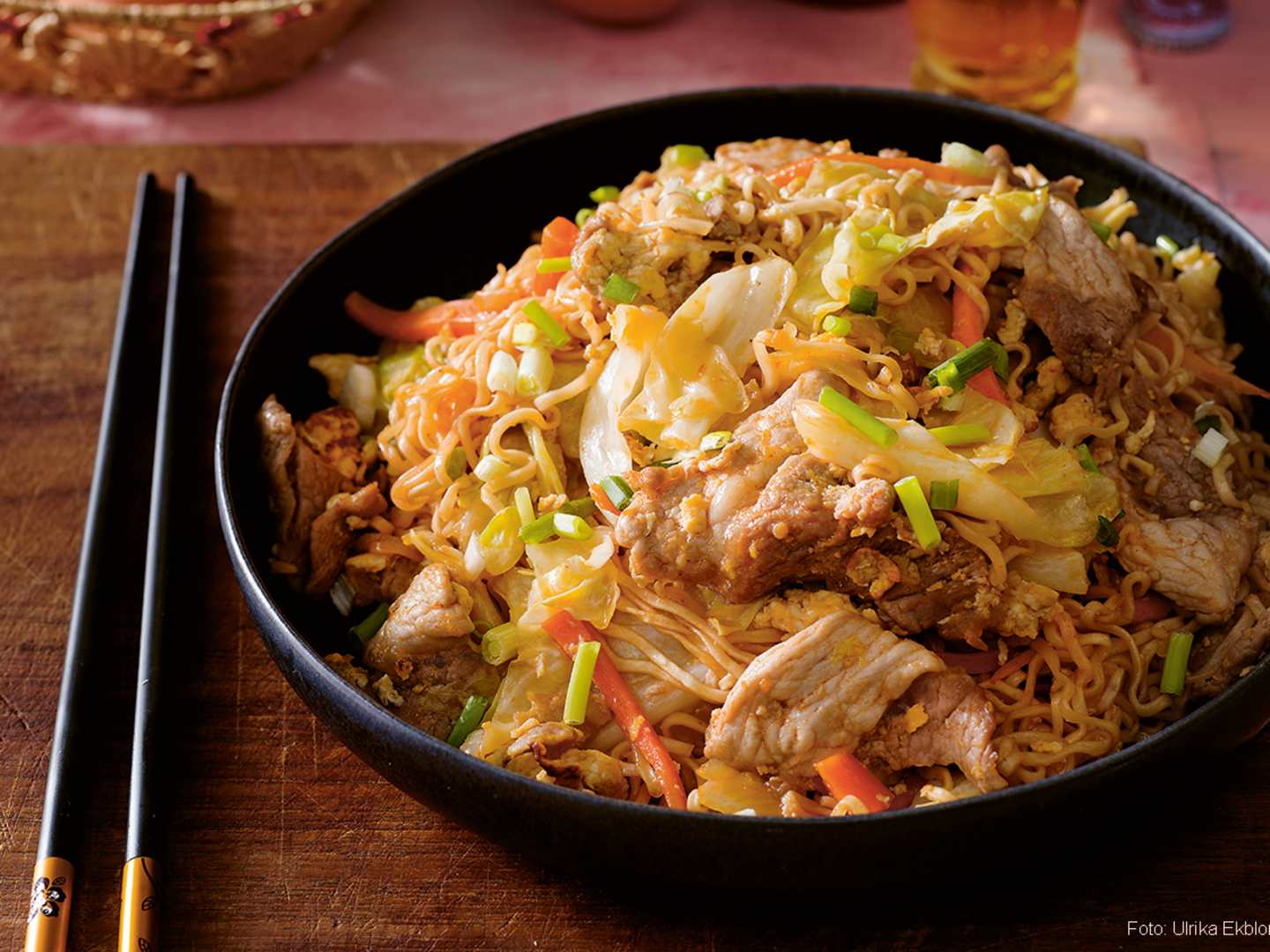 Snabbnudlar med wokad fläskytterfilé