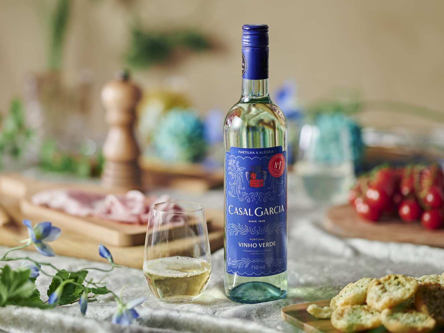 Casal Garcia Vinho Verde pöydällä