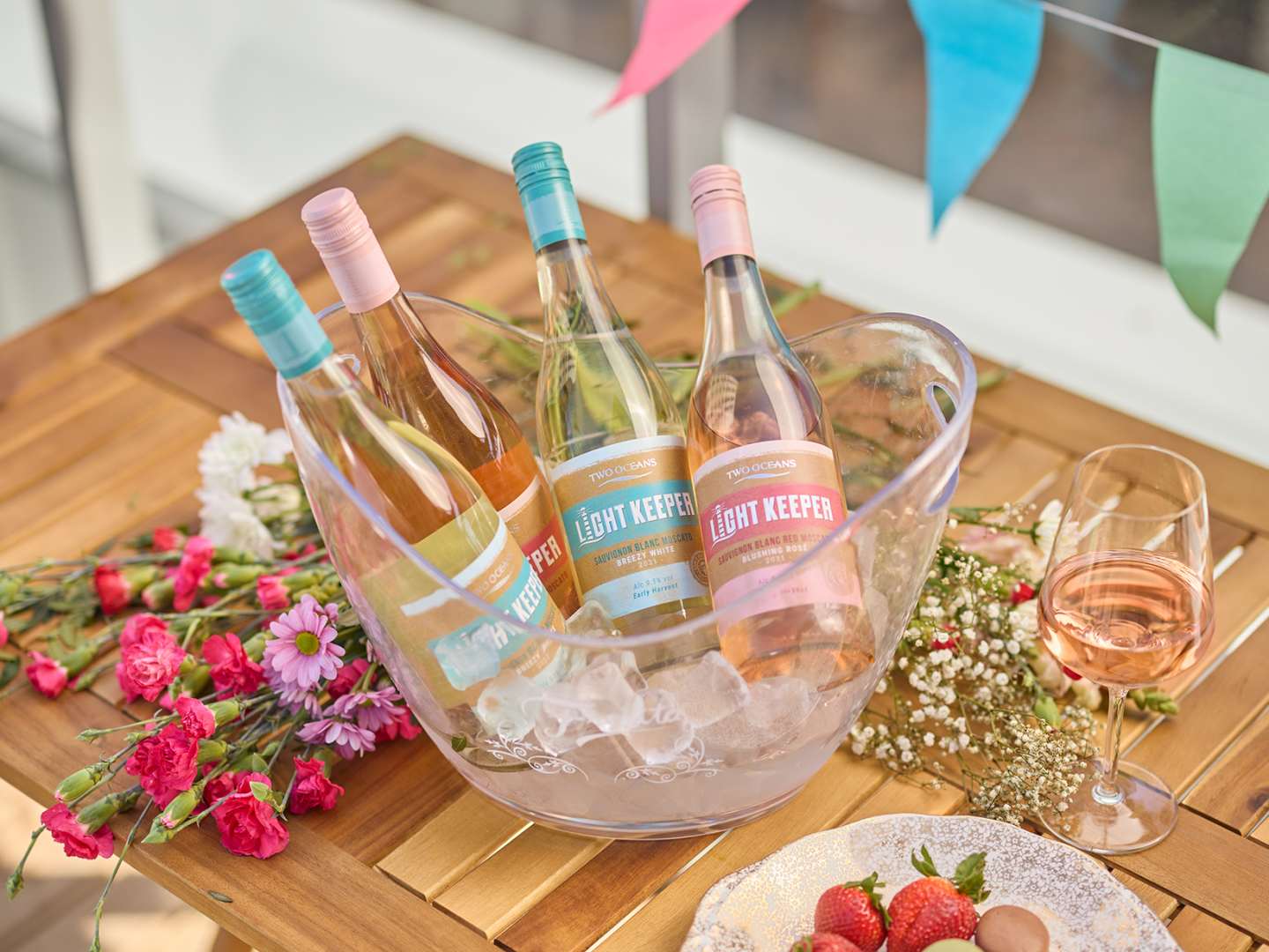 Viinipulloja coolerissa