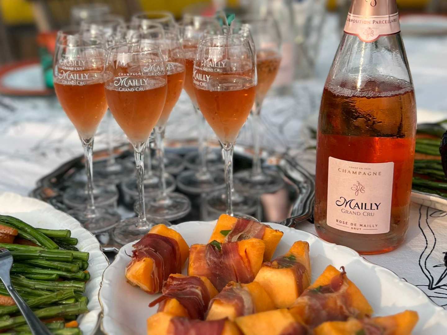 Melonia ja ilmakuivattua kinkkua uunissa 