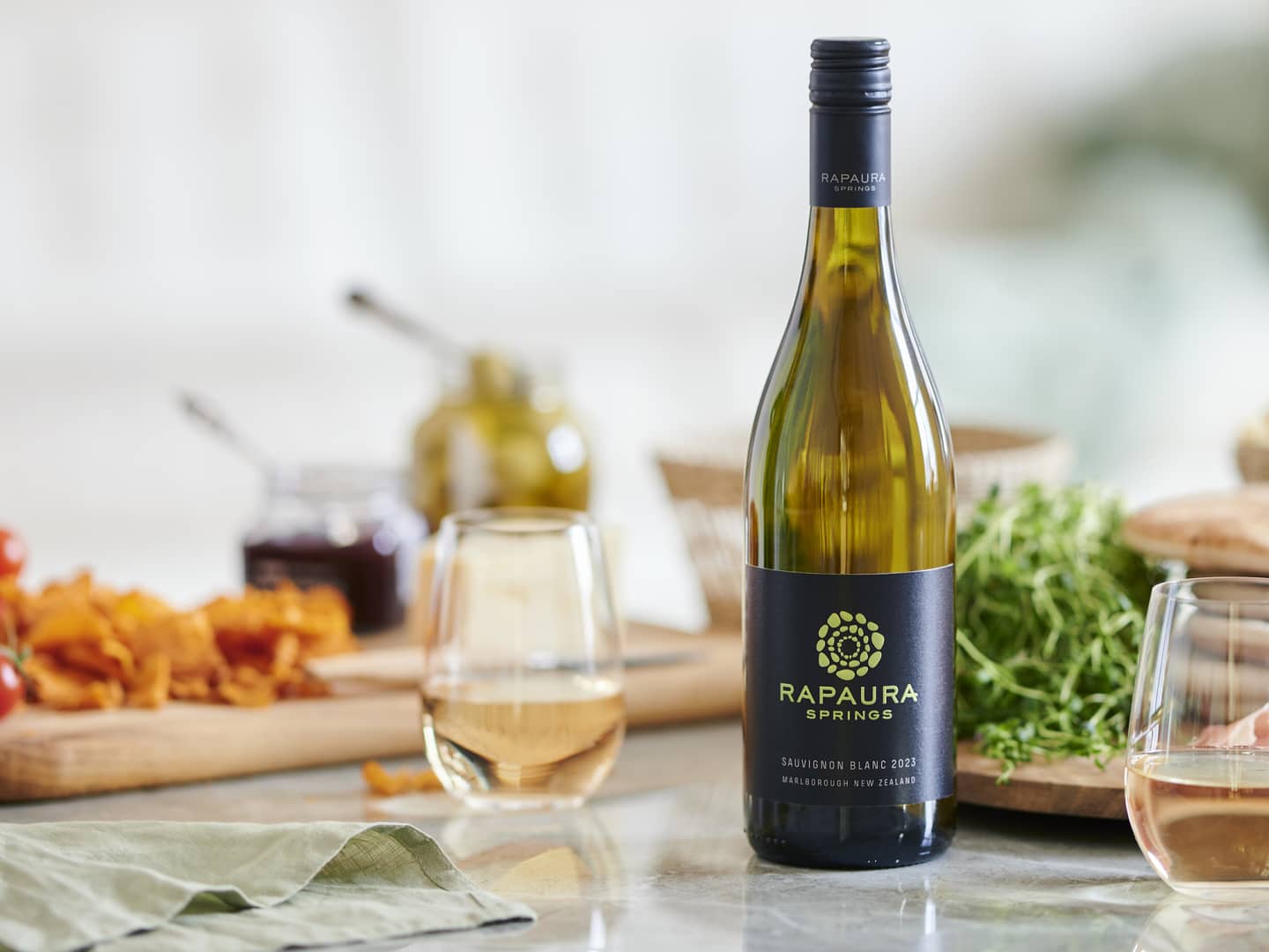 Rapaura_Sauvignon_Blanc_pöydällä