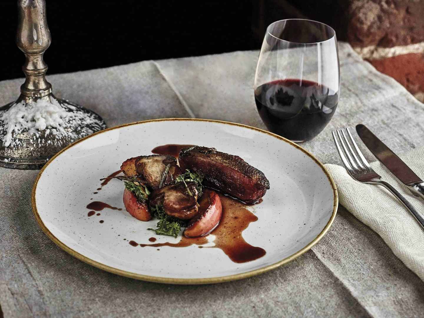  Sorsanrintaa omenan ja tattien kera