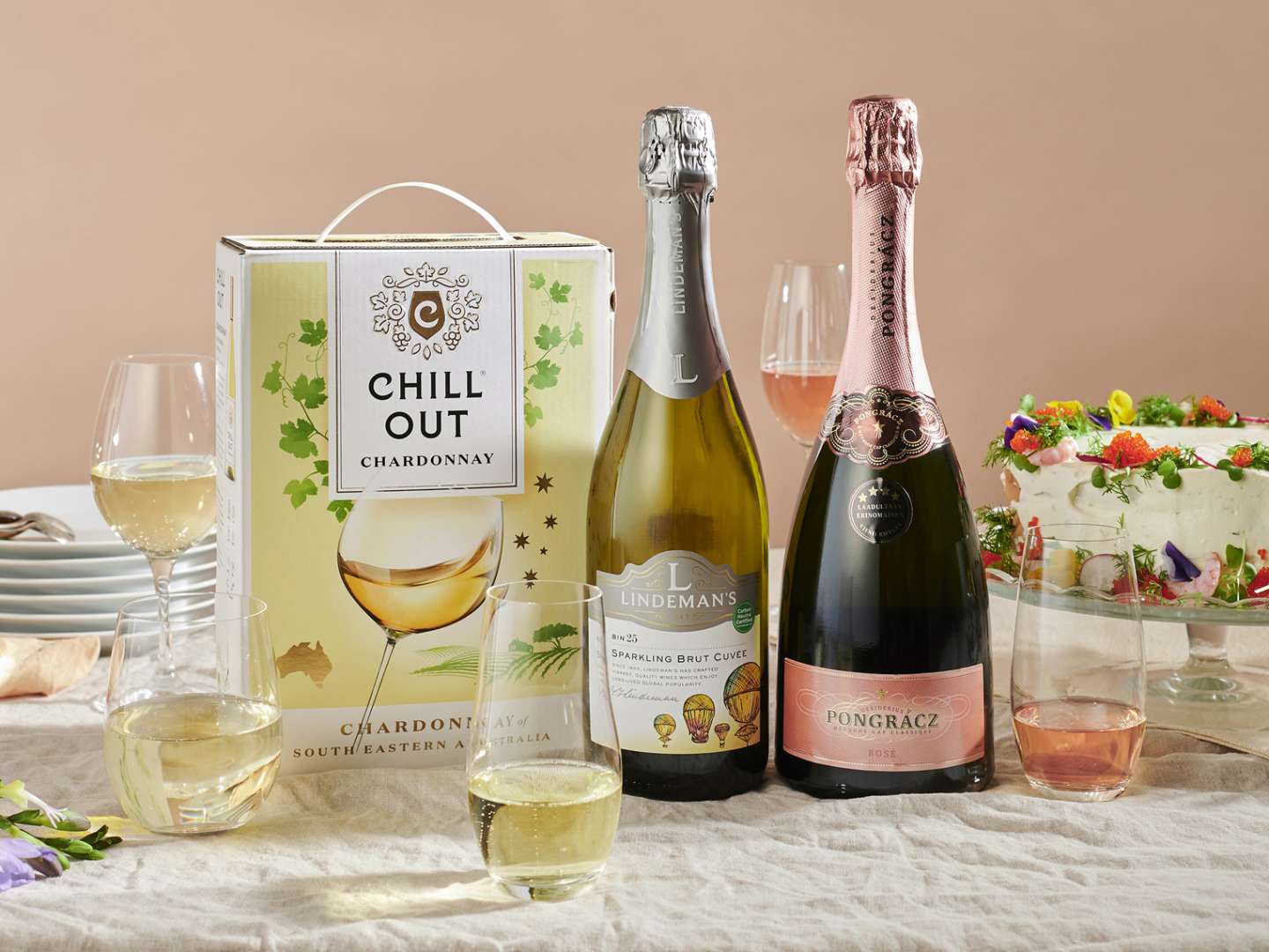 Voileipakakku_ja_viinit