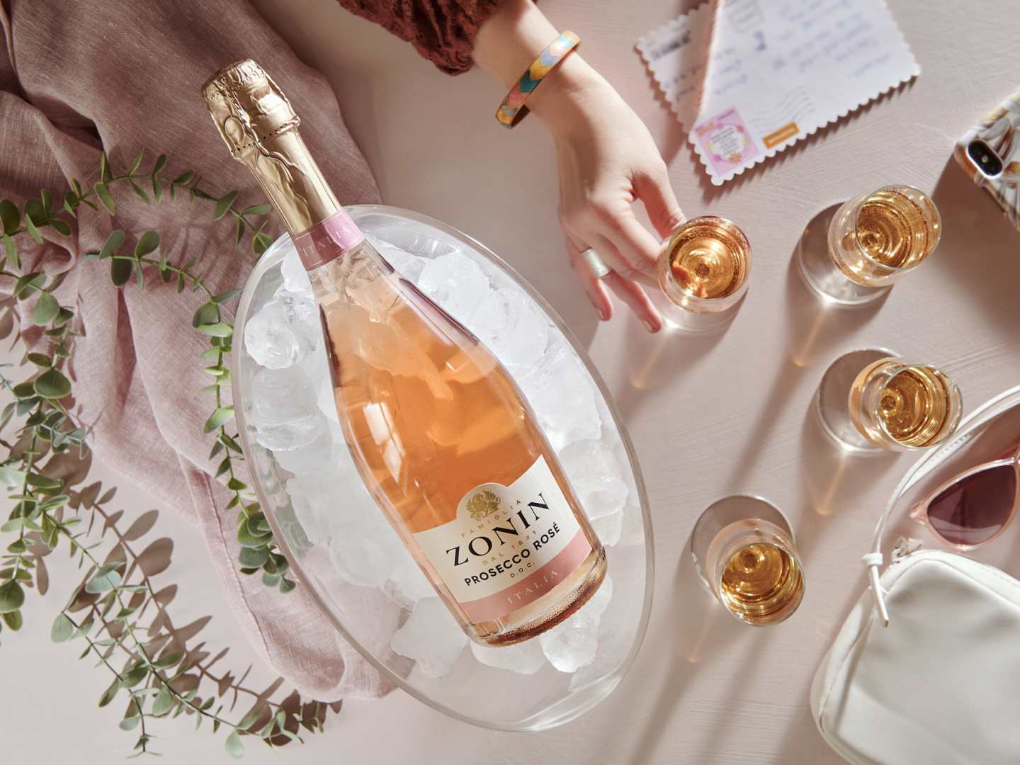 Zonin_prosecco_rose_terassipöydällä