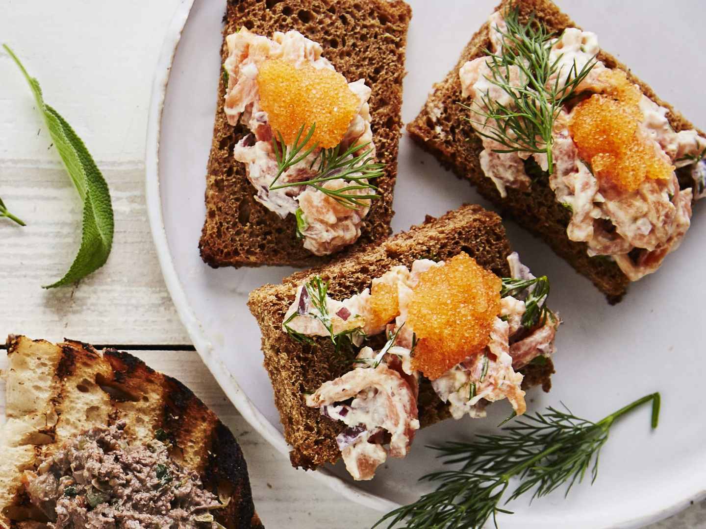 Lohi-mäti-leivät + viinisuositus