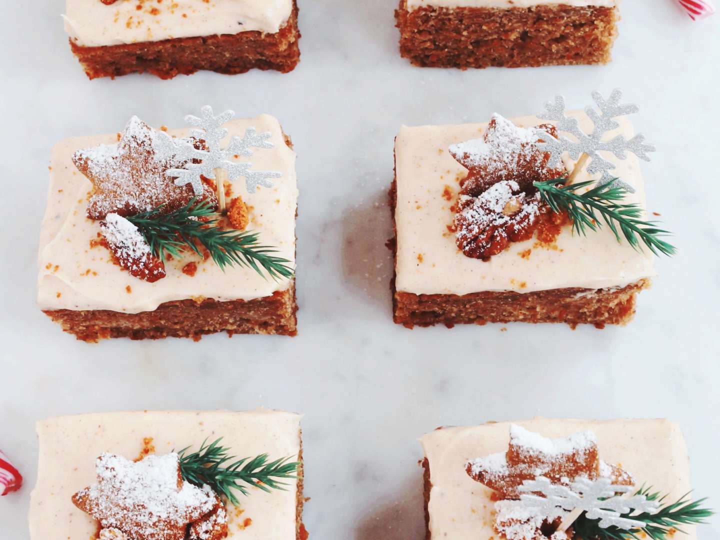 Jouluinen banaani-porkkanakakku