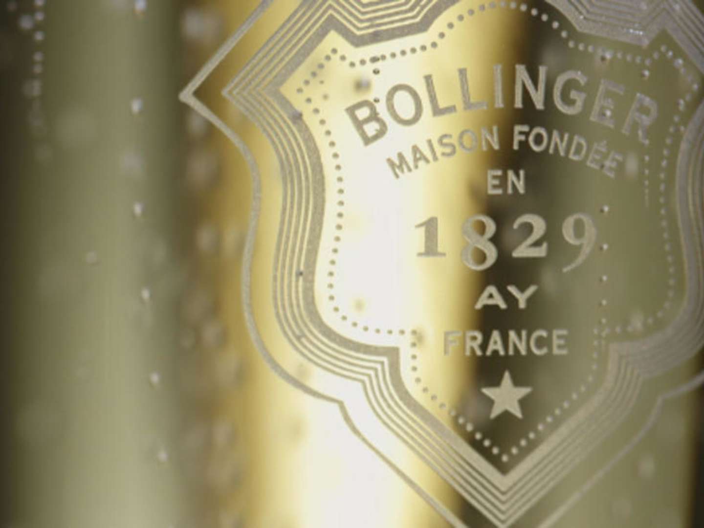 Bollinger logo kuohuviinilasissa