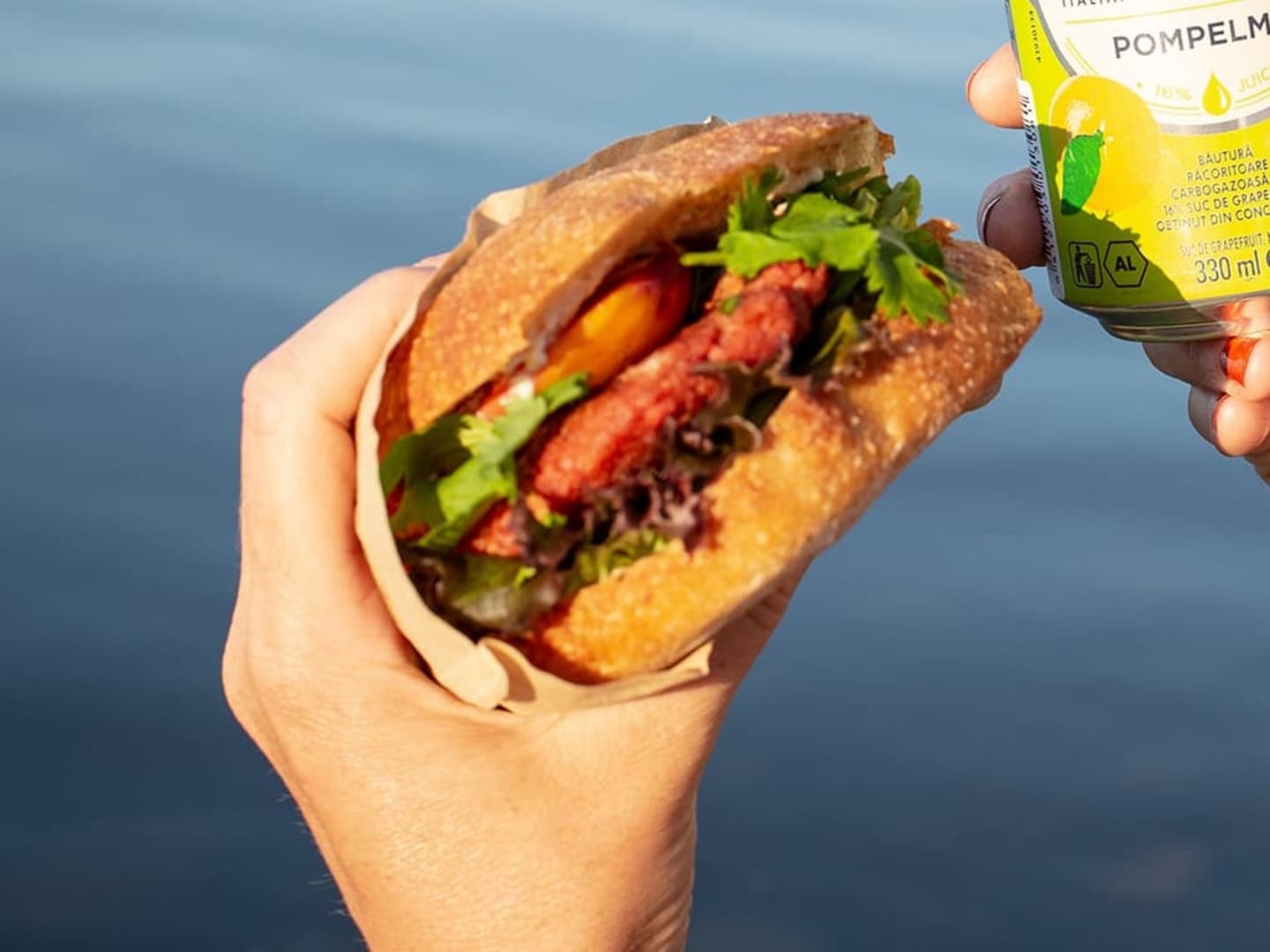 vegeburgeri ja sanpellegrino pompelmo