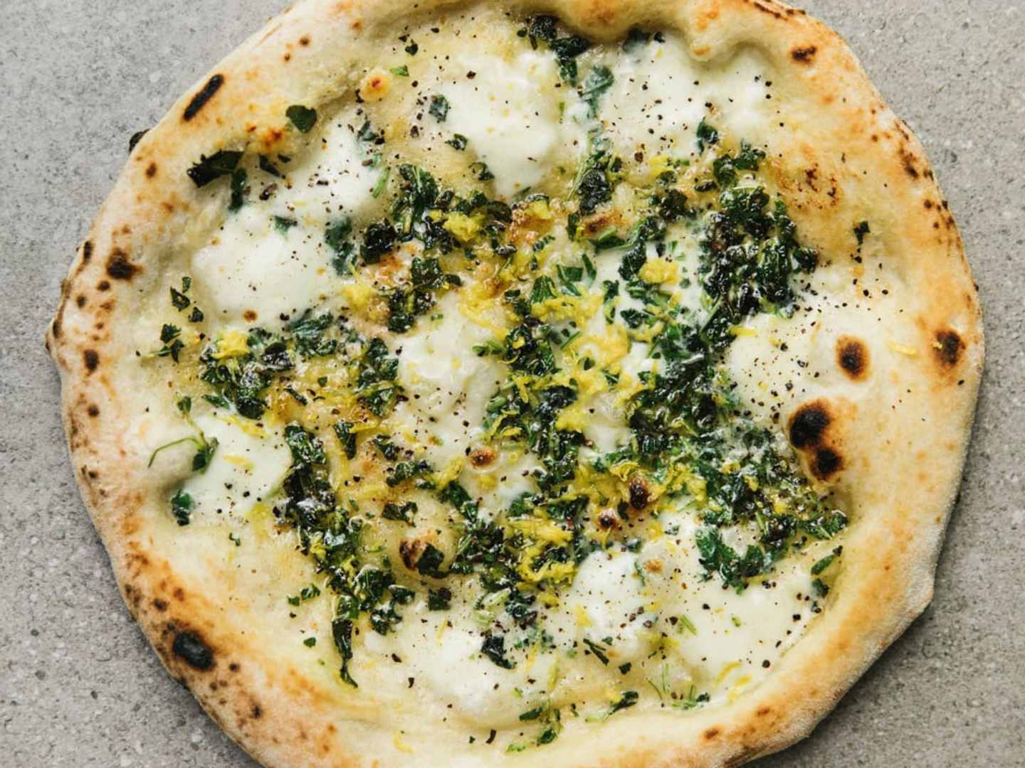 Slicemongerin voi-salviapizza 