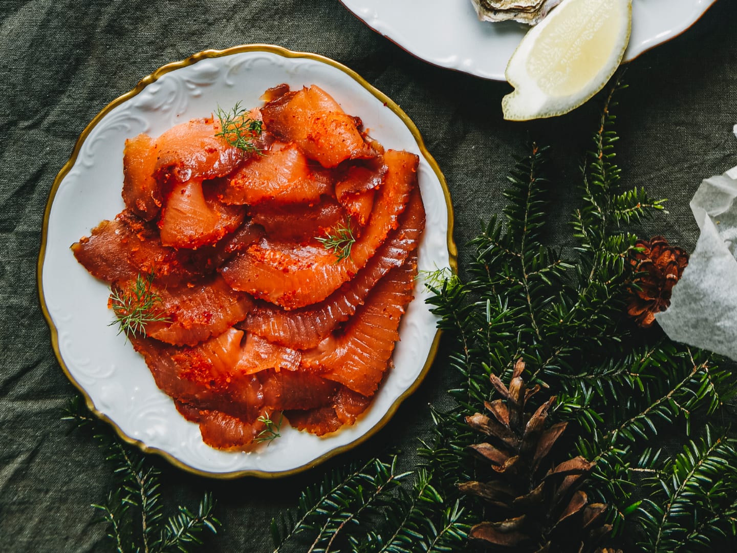 Verigreipillä ja Espelette pippurilla graavattua taimenta