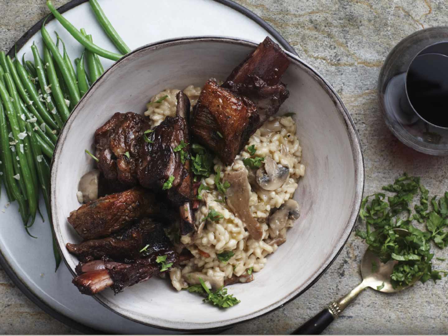 Haudutetut härän ribsit + viinisuositus