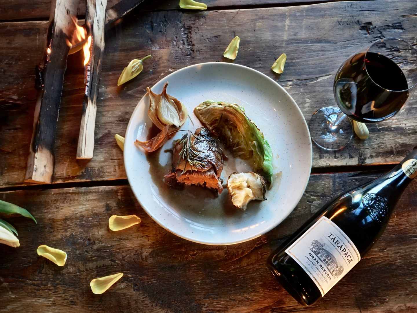 Haudutettua karitsan niskaa, paistettua varhaiskaalia & paahdettu valkosipulikastike 