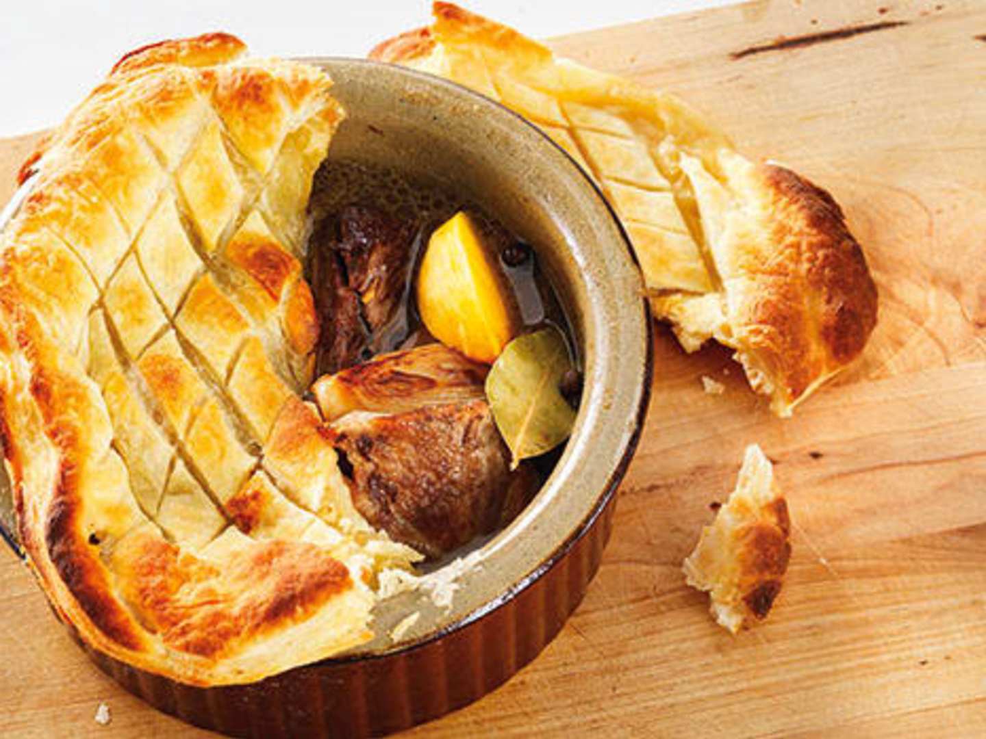 Taikinoitu karjalanpaisti + viinisuositus