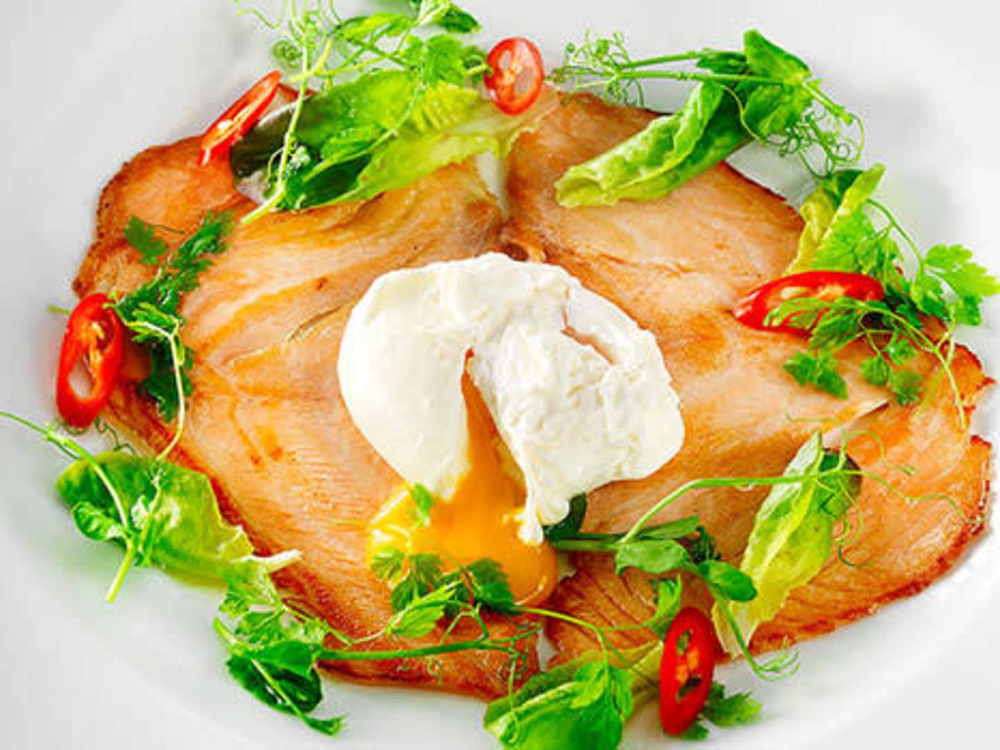 Hiillostettua lohta ja uppomuna + viinisuositus