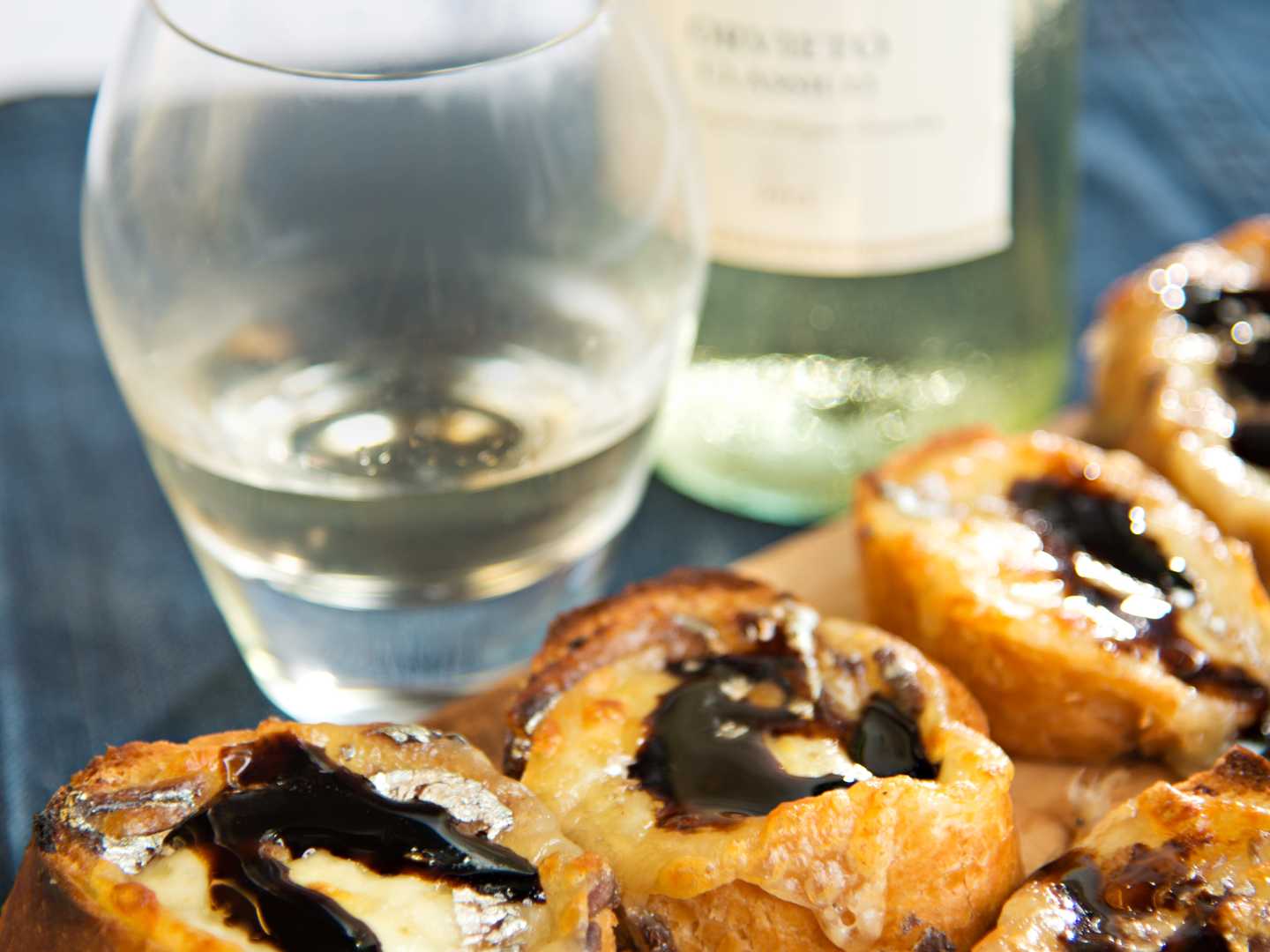 Mozzarella-anjoviscrostinit