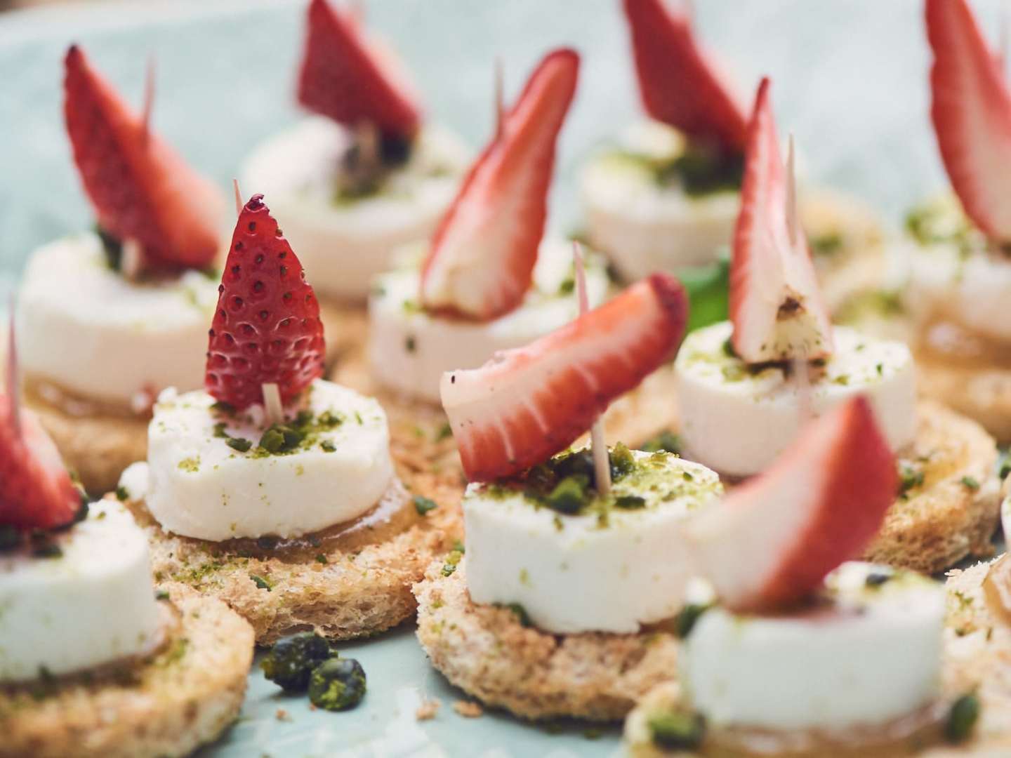 Vuohenjuusto-mansikkaleipäset Fresitalla