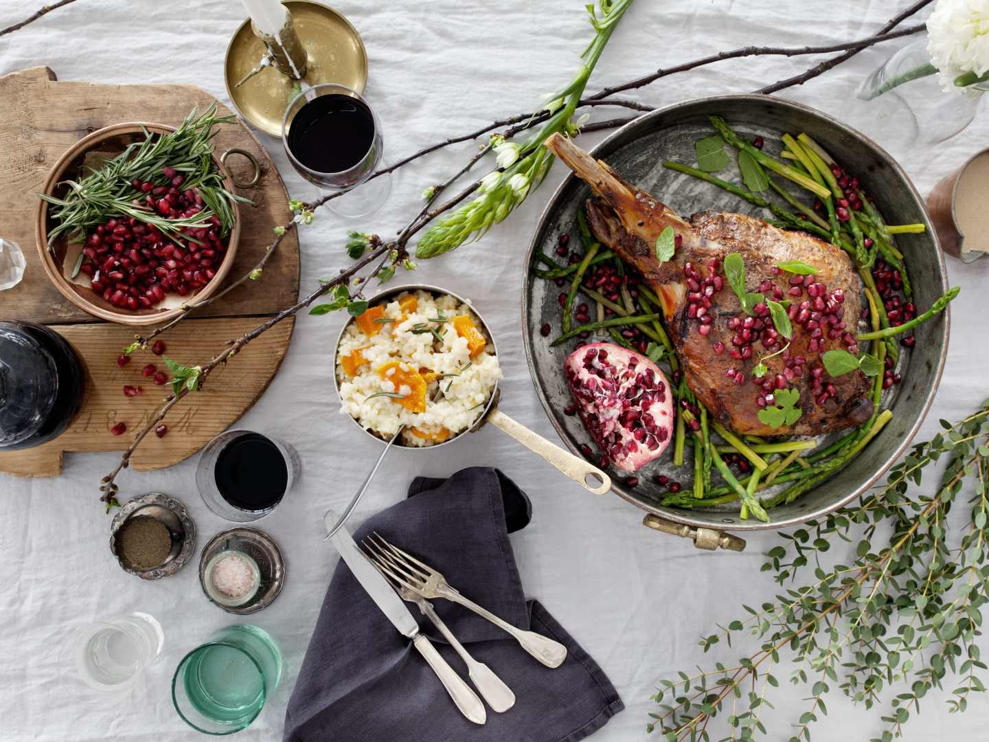 Pitkään haudutettu karitsa granaattiomenalla