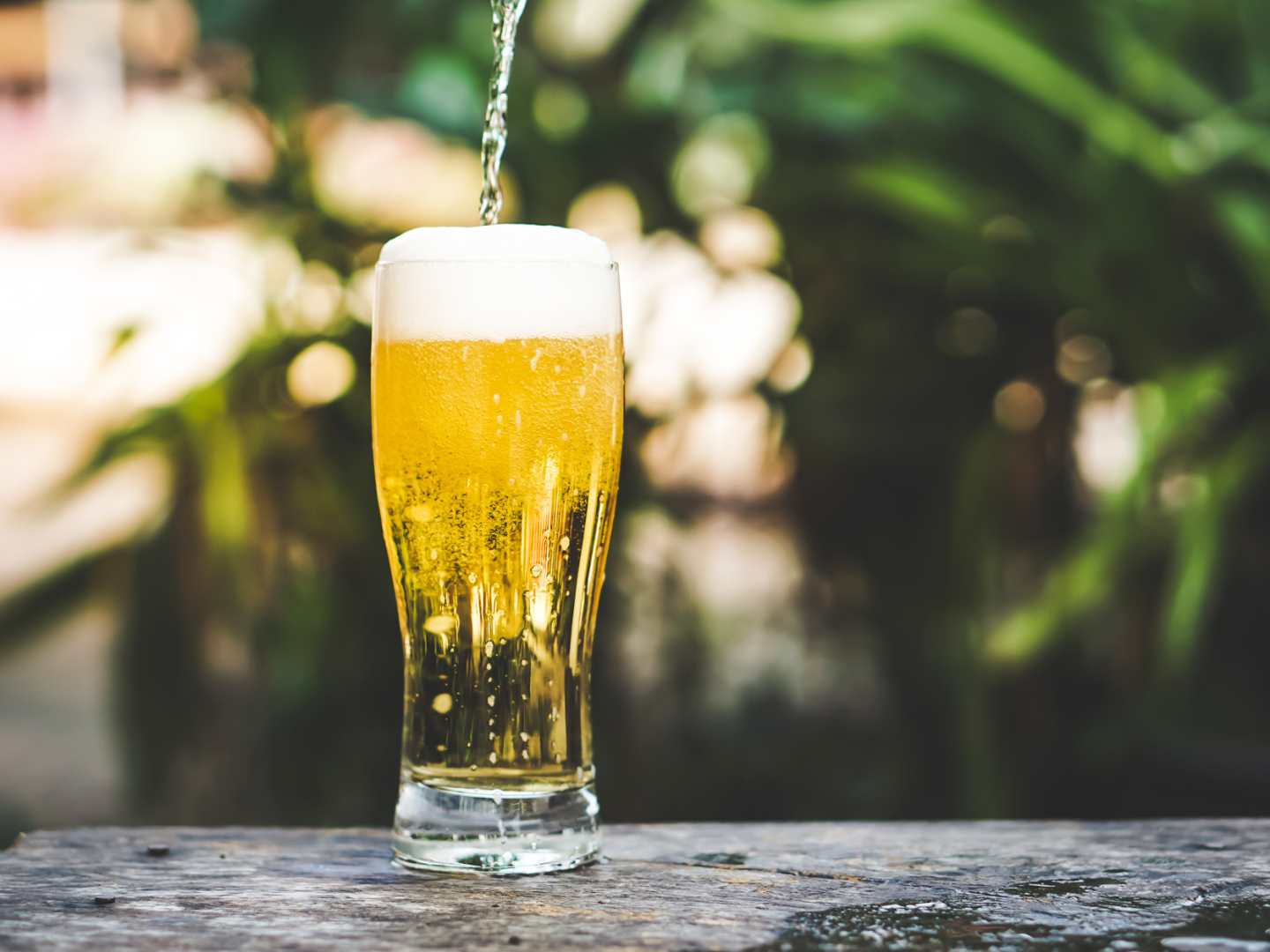 olutta_kaadetaan_tuoppiin