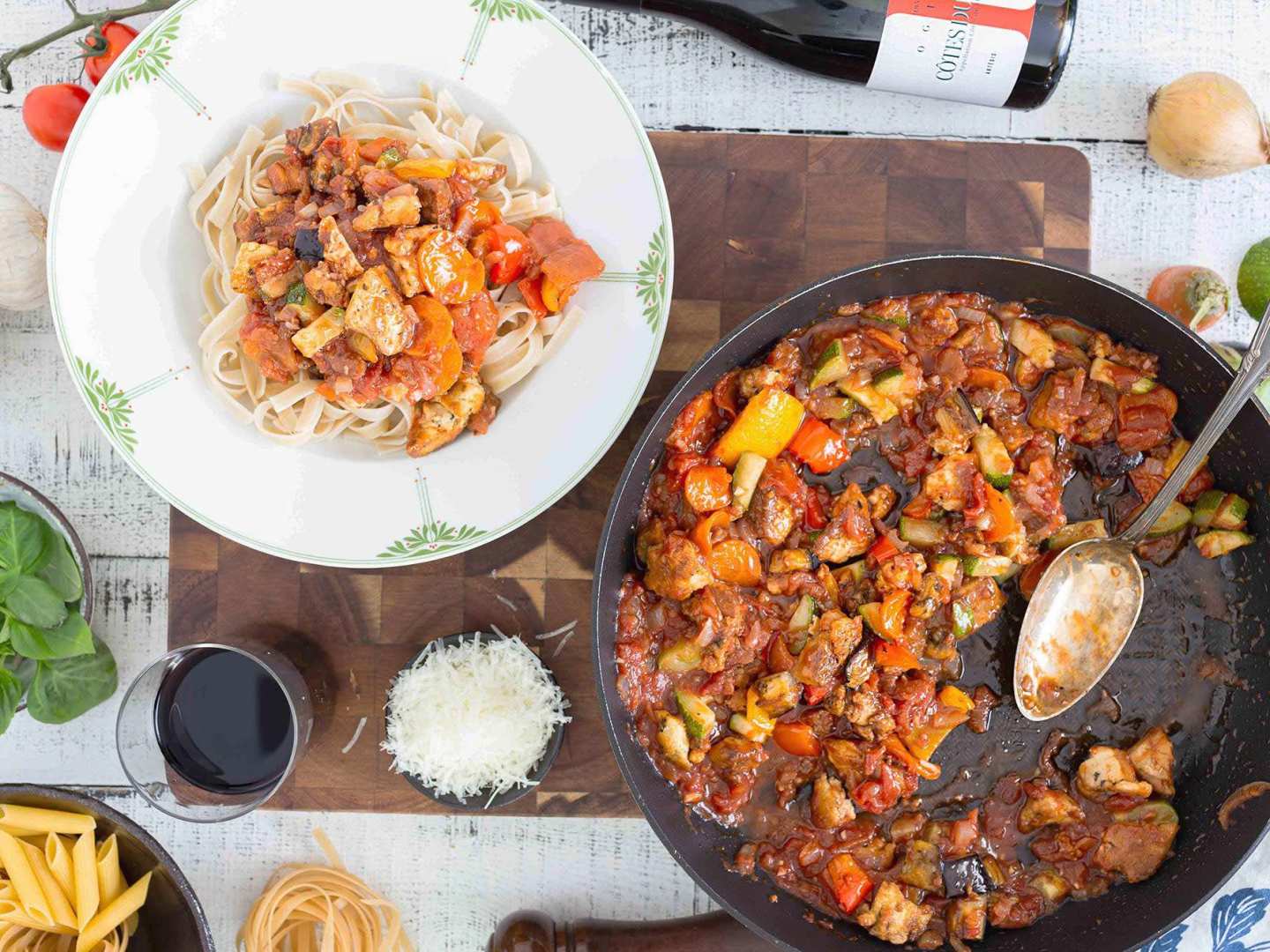 Täydellinen tofu-tomaattipasta goes ratatouille