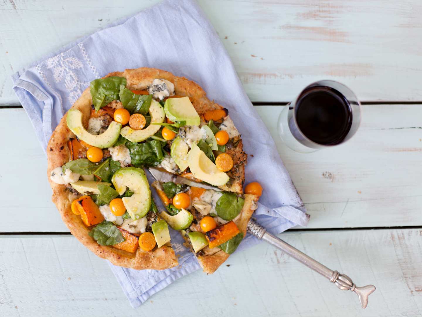 Aurinkoinen butternut-kurpitsapizza