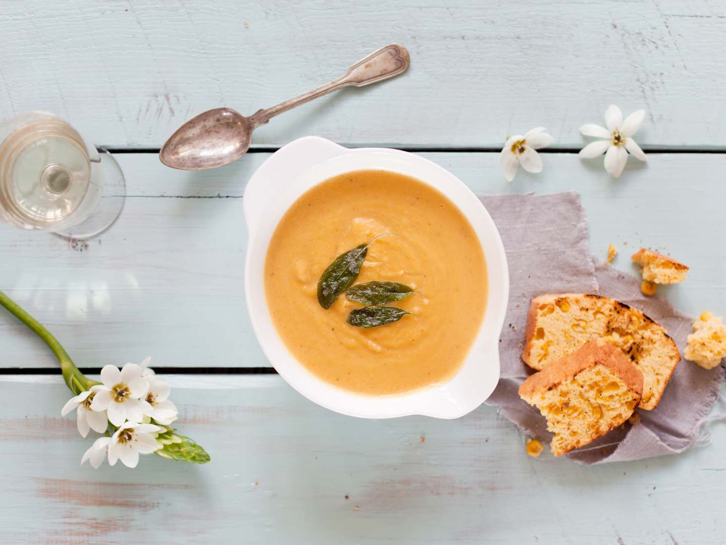 Kurpitsakeittoa + viinisuositus