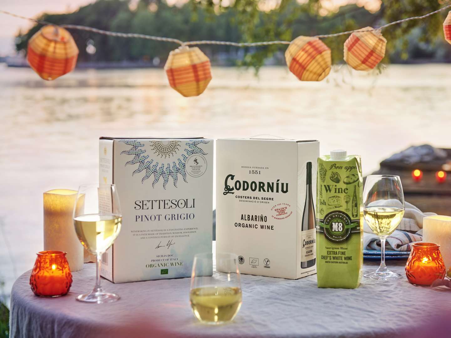 venetsialaiset_viinit_pöydällä